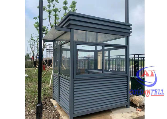 Grandes cabines de garde utilisées pour le stationnement