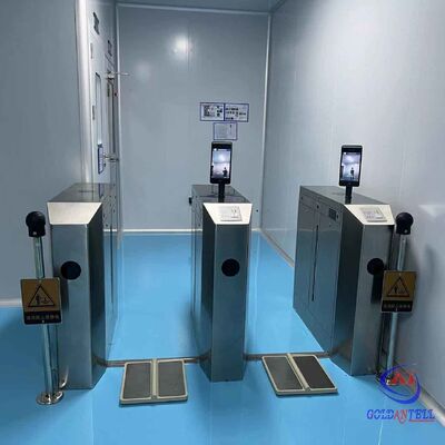 Le personnel de la passerelle de contrôle statique d'entrée de l'EPA, centre de vérification de mise à la terre pour la microélectronique et la production de haute technologie, étage CE