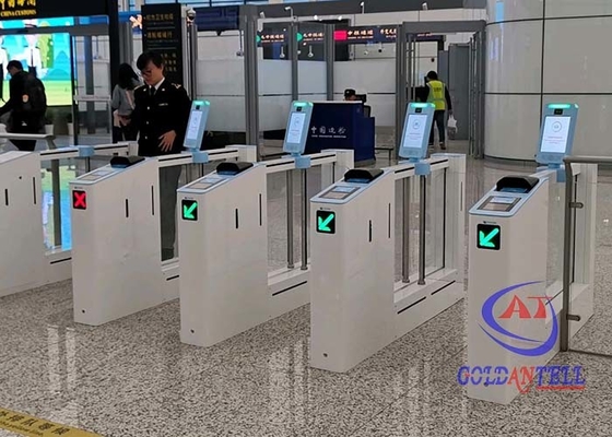 le contre- tourniquet de criblage de contrôle d'accès et de température de visiteur demi reflètent la porte d'aéroport de reconnaissance des visages de porte